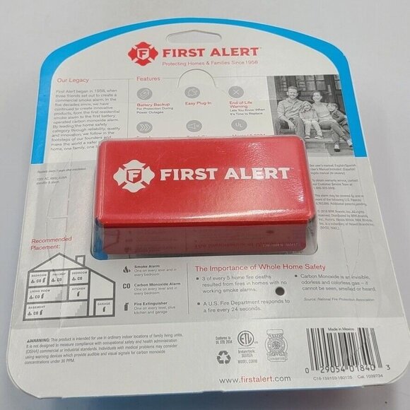 First Alert White Carbon Monoxide Alarm Cat 1039734 Plug-In Battery Backup New - Picture 2 of 3